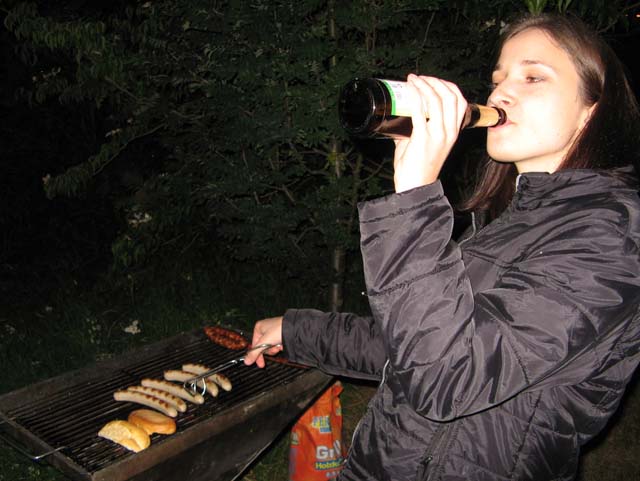 My smy te jeničke zarjadowanje, na kotrymž awtorki kołbaski praža.