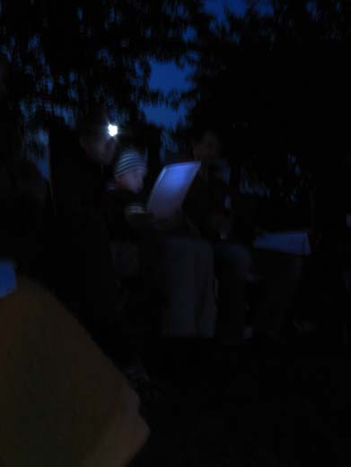 Naš najmłódši připosłuchar Filip, žane tři lěta młody. Prjedy hač pak bu wěc pře hrózbna, 	zhubi so wón do łóžka.