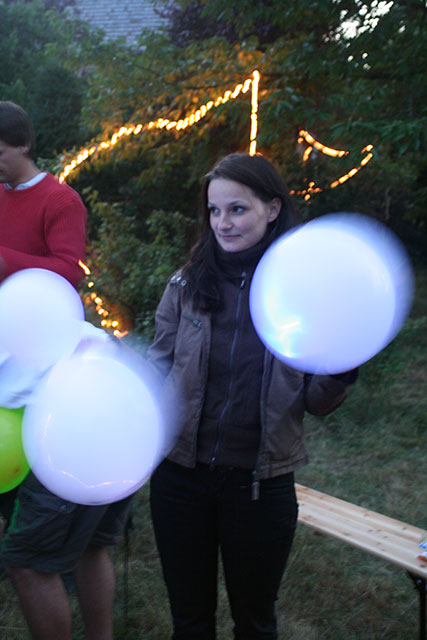 ... tak zo měješe bórze kóždy swěćacy balon w ruce.