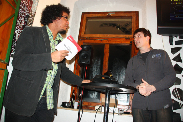 … bě wučer serbšćiny, štož lubješe dobre šansy na titul.<br />Tola tež Měrko Pohonč trjebaše wšě tři jokery. Na kóncu pak …