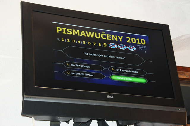 … wotmołwi tež na poslednje prašenje prawje a je z tym „PISMAWUČENY 2010“.
